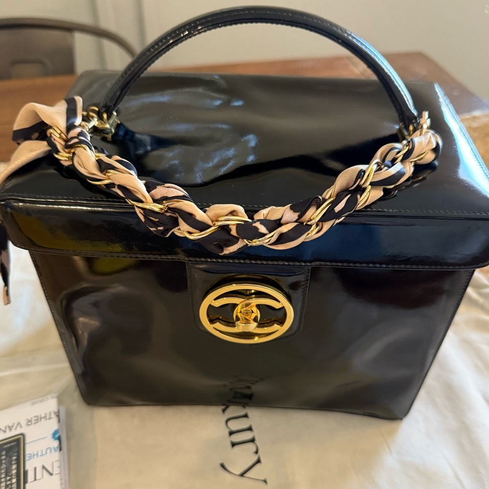 Chanel Patent Leather Vanity Case 💕💕